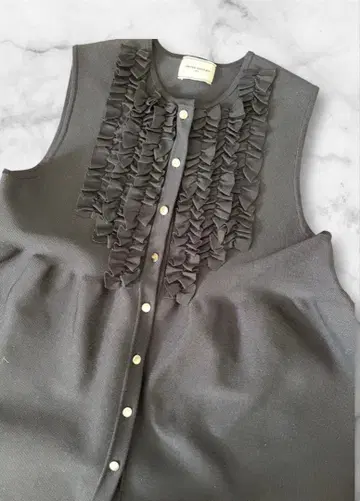 UNITED ARROWS P 미니 프릴 니트 베스트 블랙