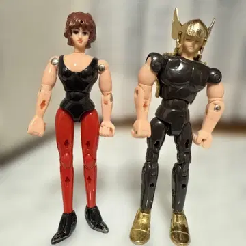 세인트 세이야 가동식 피규어 세트 빨간색과 블랙