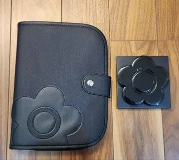 MARY QUANT 블랙 파우치 & 미니 거울 세트 새상품