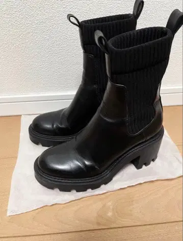 ZARA 사이드 고어 부츠 블랙 통굽 트랙 밑창 부츠 35