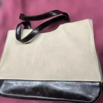 베이지와 블랙 토트백