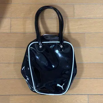 Y2K 00s PUMA 에나멜 핸드백 블랙