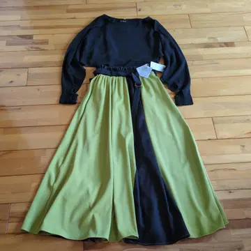 바이컬러 플레어 스커트 그린과 블랙 아우터