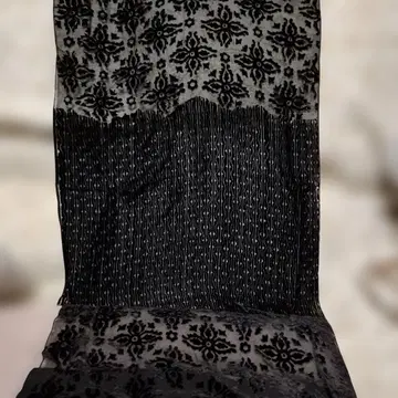 벨벳 실크 블랙 베이스에 레이스 시스루 꽃무늬 스톨