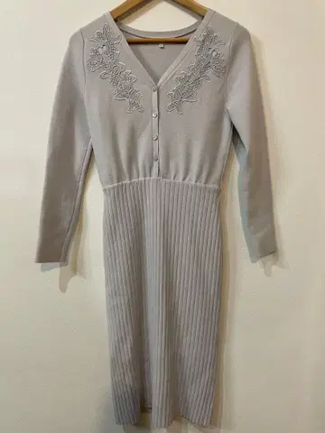 MERCURYDUO 그레이 자수 니트 원피스