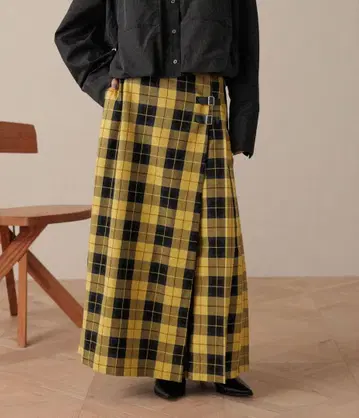 체크 퀼트 플리츠 스커트