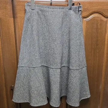 플레어 스커트 네이비와 화이트 헤링본