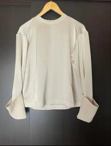 BACCA 소프트 새틴 개더 블라우스