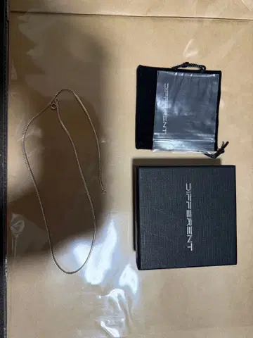 DIFFERENT 실버 목걸이