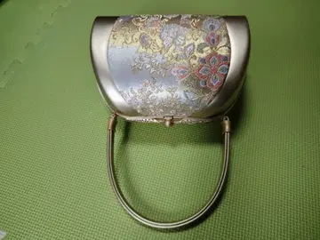 일본 의류용 백, 골드 컬러와 파란색 자수