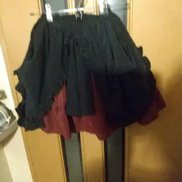 MARBLE 블랙 오버 스커트 포함 프릴 보르도 SK