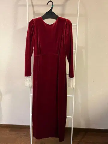 릴리 브라운 와인 레드 벨벳 드레스 긴팔