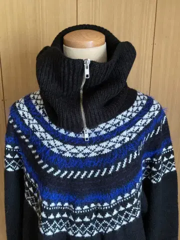 노르딕 무늬 니트 롱 원피스 넥워머 포함 로리즈팜