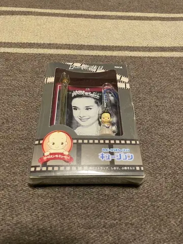 오드리 헵번 큐션 로마의 휴일