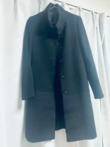 블랙 이종 소재 절개 롱 코트