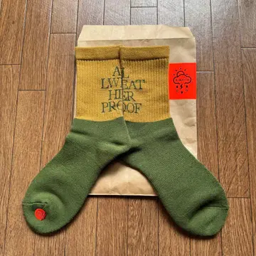 MY LOADS ARE LIGHT 텍스트 삭스 투톤 컬러