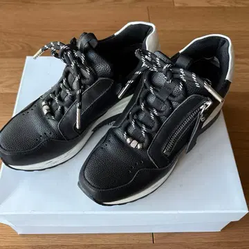 캐서린 햄넷 통굽 스니커즈 23.5