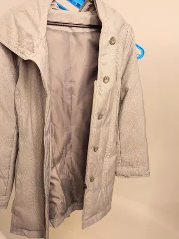 그레이 후드 부착 다운 자켓