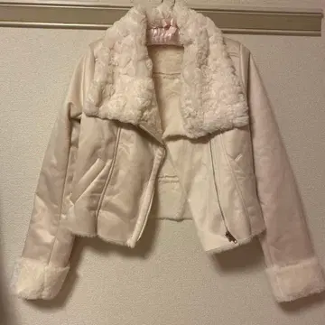 로얄 파티 ROYAL PARTY 화이트 무스탕 코트