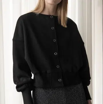 ring button short cropped sweat