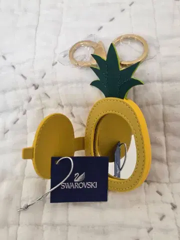 SWAROVSKI 파인애플 키링