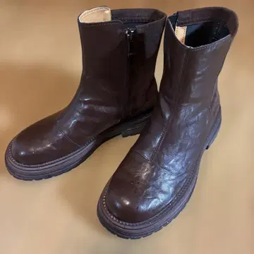 다크 브라운 지퍼 달린 숏부츠