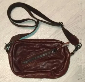 아메리칸 러그 씨 다크 브라운 가죽 숄더백