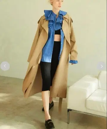 Mila Owen 벨트 포함 견장 디자인 트렌치코트