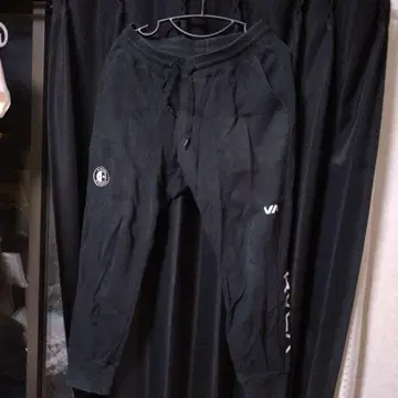 RVCA 블랙 조거 팬츠 VA 로고 포함