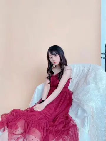 오구라 유이 착용 룸웨어 레드