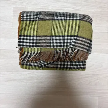 체크 무늬 프린지 스톨