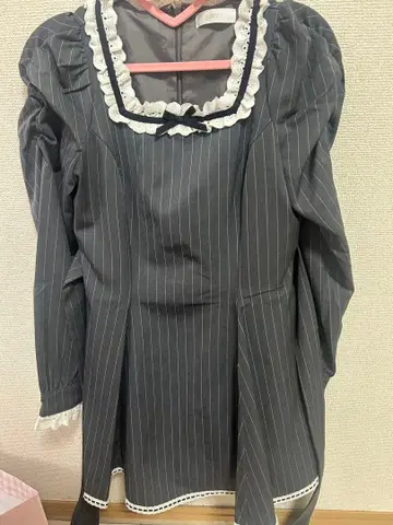 pium 초커 달린 코튼 프릴 긴팔 원피스 그레이