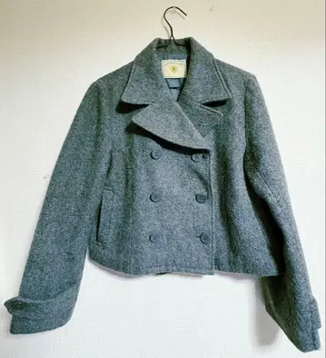 그레이 숏 기장 피 코트