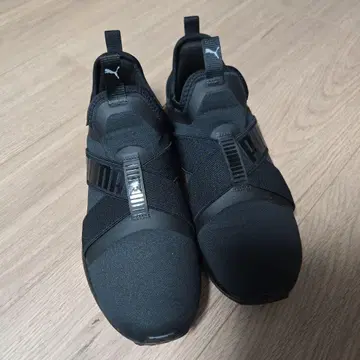 Puma 블랙 스니커즈