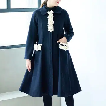 Chesty 아이보리 페탈 코트 네이비 1