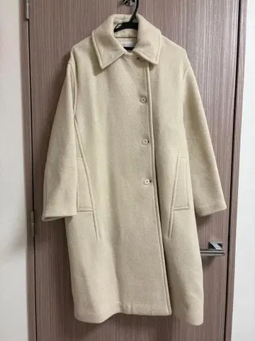 투모로우랜드 울 롱 코트 크림색 화이트