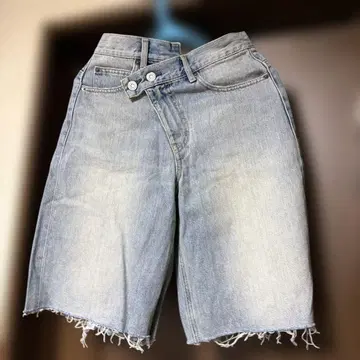 MOUSSY 라이트 블루 데님 숏팬츠