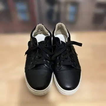 루니 LOUNIE 블랙 스니커즈 합성 피혁 24