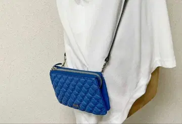 안나수이 블루 퀼팅 장지갑
