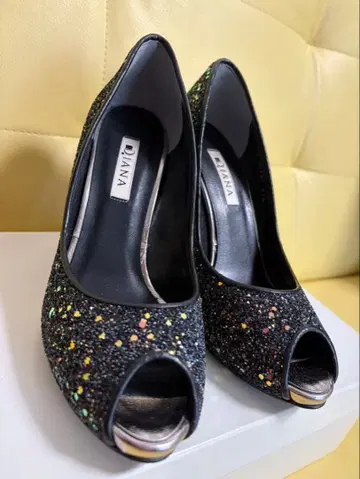 DIANA 블랙 글리터 오픈토 하이힐