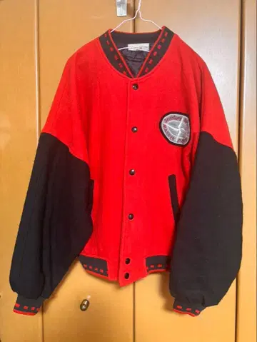 스타디움 자켓 레드 블랙