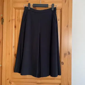 콩트와르 데코토니에 다크 그레이 플레어 실루엣 큐롯