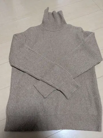 AURALEE 오라리 터틀넥 니트