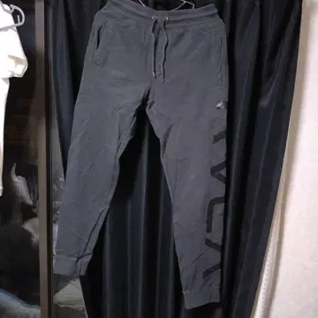 RVCA 블랙 조거 팬츠