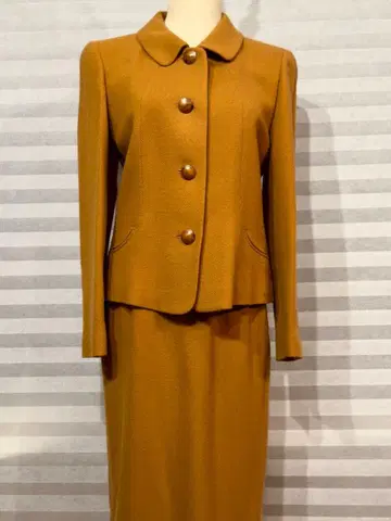 HARDY AMES 카멜색 셋업 자켓 & 스커트