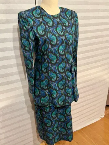 니나리치 페이즐리 무늬 긴팔 스커트 셋업