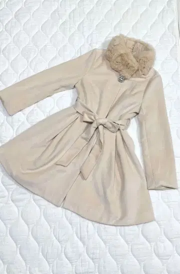 [배송비 포함] INGNI 잉그 퍼 달린 롱 코트 2way