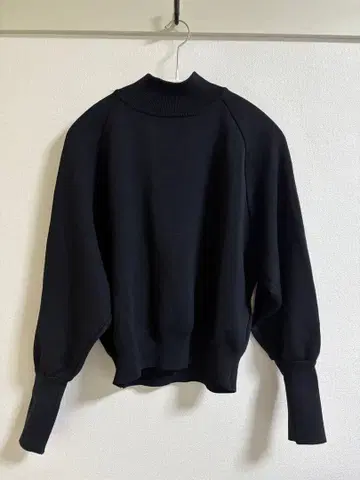 UNITED TOKYO 블랙 볼륨 슬리브 니트 사이즈 1