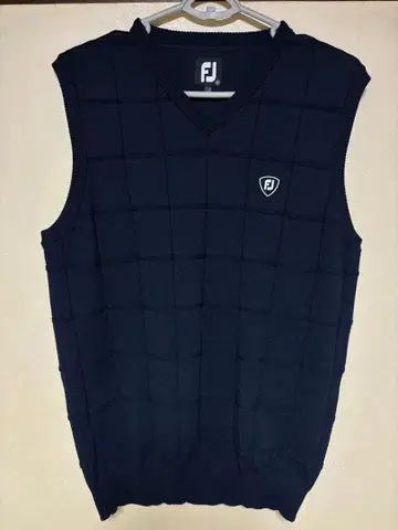 FJ 네이비 체크 무늬 슬리브리스 베스트