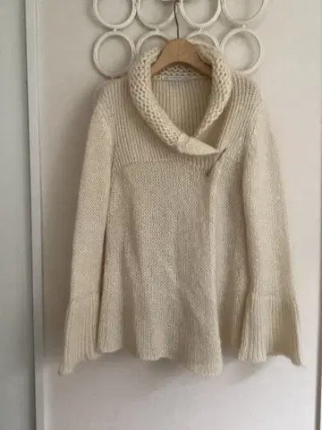 TIKI TIRAWA Paris 모헤어 가디건